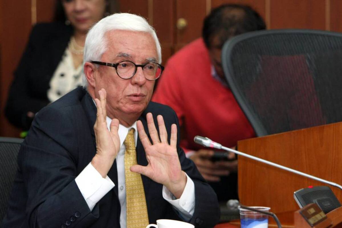 Robledo afirmó que los contratos de construcción de las viviendas se concentraron en menos de 15 constructores, lo que el Minvivienda refutó, diciendo que eran 110 firmas. (Foto: Archivo / VANGUARDIA LIBERAL)