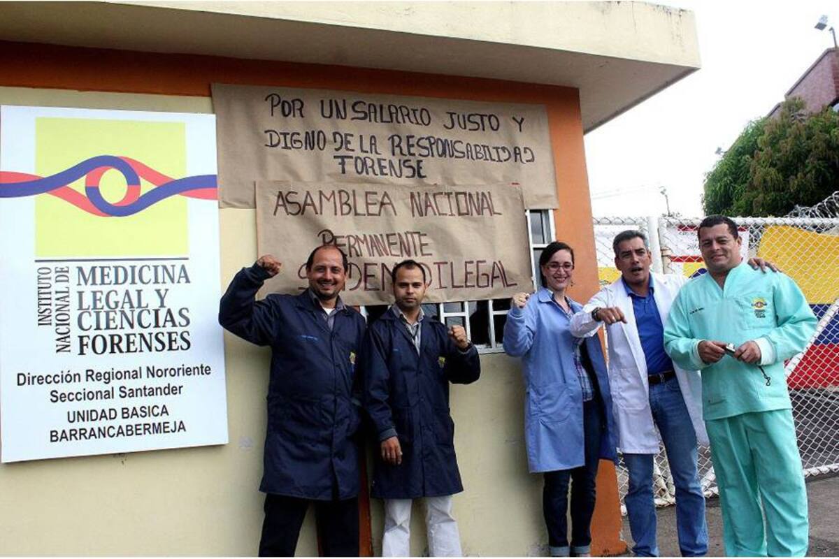 Después de pasar toda la tarde de ayer reunidos con el Gobierno, el sindicato de Medicina Legal no llegó a ningún acuerdo. (Foto: Archivo/VANGUARDIA LIBERAL)