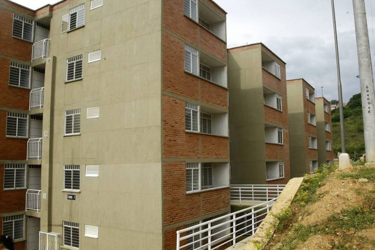 Esta es una de las torres de apartamentos que se construyó en el barrio Altos de Betania. (Foto: Foto: César Flórez León / VANGUARDIA LIBERAL)