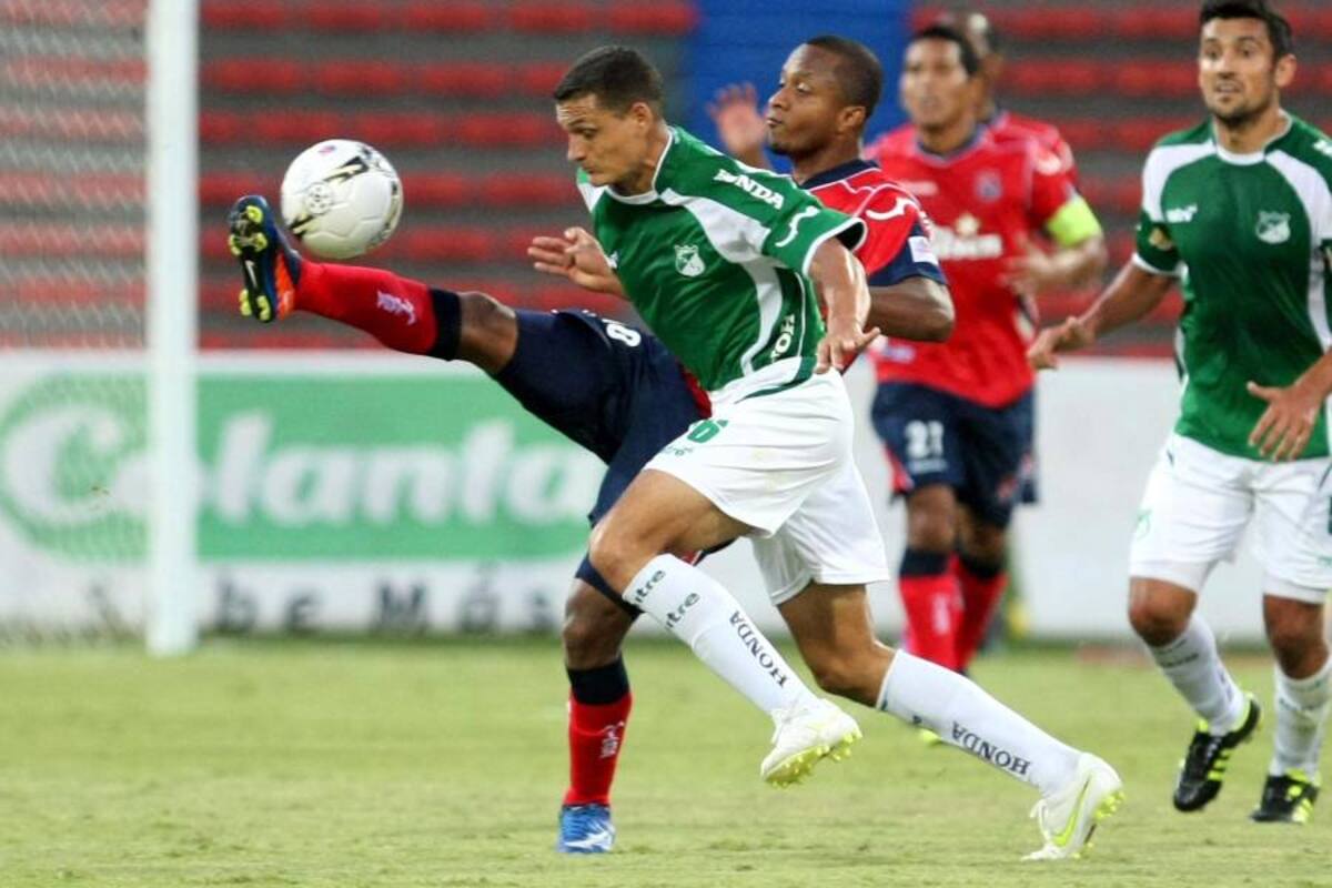 Con 11 puntos conseguidos de los últimos 15 disputados, Independiente Medellín se alejó seis unidades del descenso directo y, por si eso fuera poco, logró meterse en la pelea por la clasificación a los cuadrangulares semifinales. Este fin de semana el ‘poderoso de la montaña’ enfrentará al Deportivo Cali, un rival directo. (Foto: Archivo / VANGUARDIA LIBERAL)