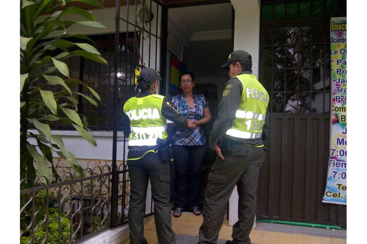 En la jornada, los uniformados hacen visitas a los hogares de la comunidad para informarles sobre las oportunidades académicas que presenta el Sena a las comunidades más vulnerables. (Foto: Archivo / VANGUARDIA LIBERAL)