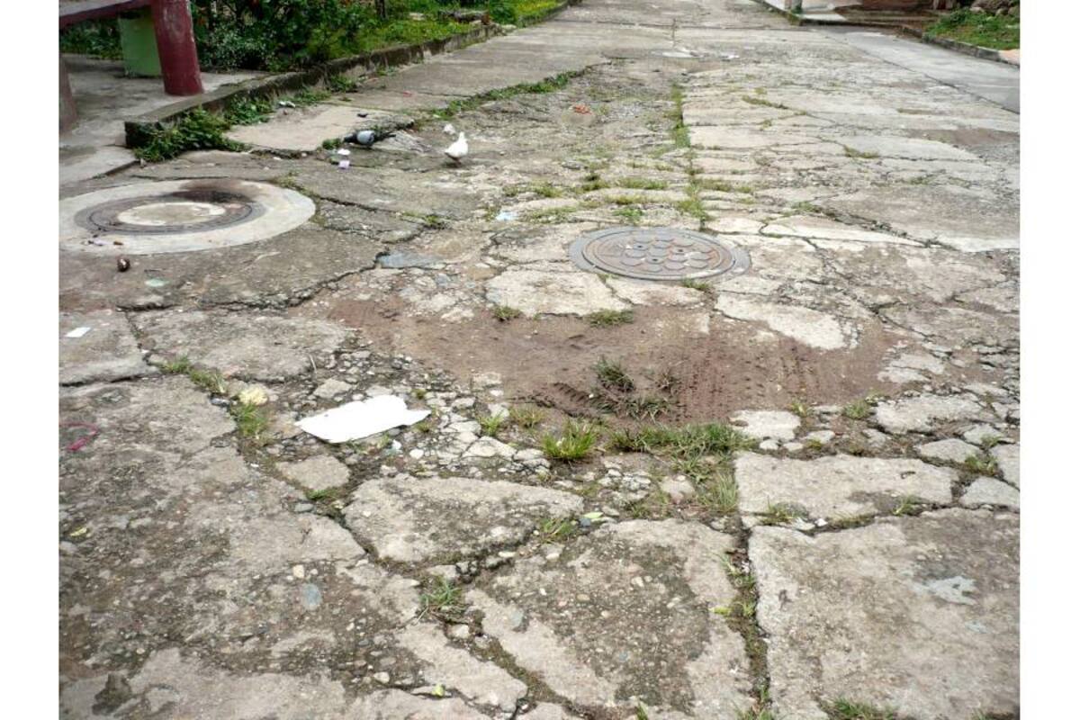 Los habitantes del barrio La Cantera pidieron la restauración de la carrera 3. (Foto: Liliana Carvajal/VANGUARDIA LIBERAL )