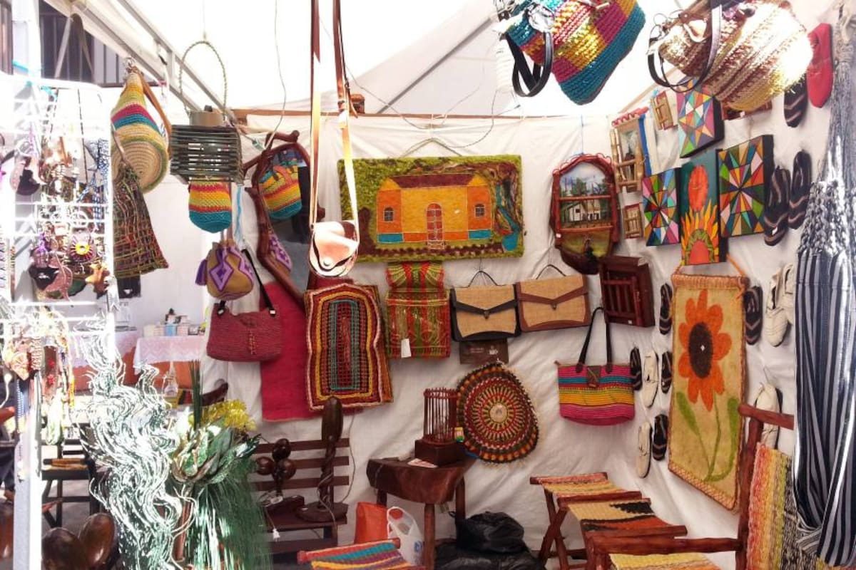 En La Casona de San Gil, propios y turistas podrán encontrar toda clase de artículos. (Foto: Suministrada/VANGUARDIA LIBERAL )