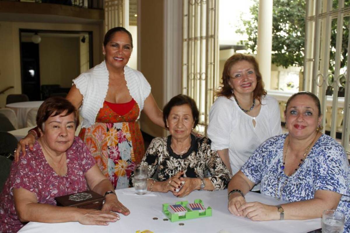 Nidia Infante, Marina de Castillo, Yolanda Hasbon, Bety Cote de Gamboa y Nancy Hasbon. (Foto: Nelson Díaz/ VANGUARDIA LIBERAL)