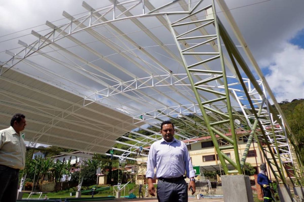 Con el apoyo de la Gobernación de Santander, el Colegio Integrado Roel y Velasco podrá contar con la cubierta de la cancha, que beneficiará no solo a la población estudiantil sino a todos los habitantes de Aguada. (Foto: Suministrada/VANGUARDIA LIBERAL )