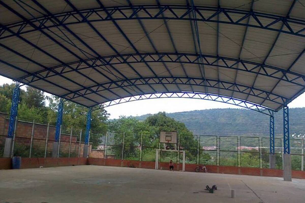 Aspectos de la cubierta que fue terminada en el coliseo del Colegio San Carlos de San Gil. (Foto: Suministrada /VANGUARDIA LIBERAL)