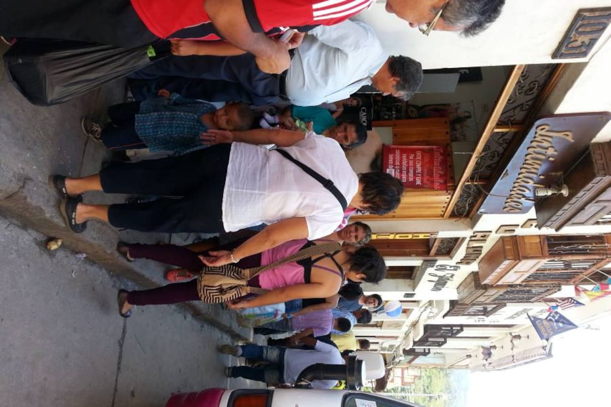 Este sector de la calle 13 con carrera 11 se incrementa la afluencia de compradores durante los fines de semana en esta temporada alta. (Foto: Suministrada / VANGUARDIA LIBERAL)