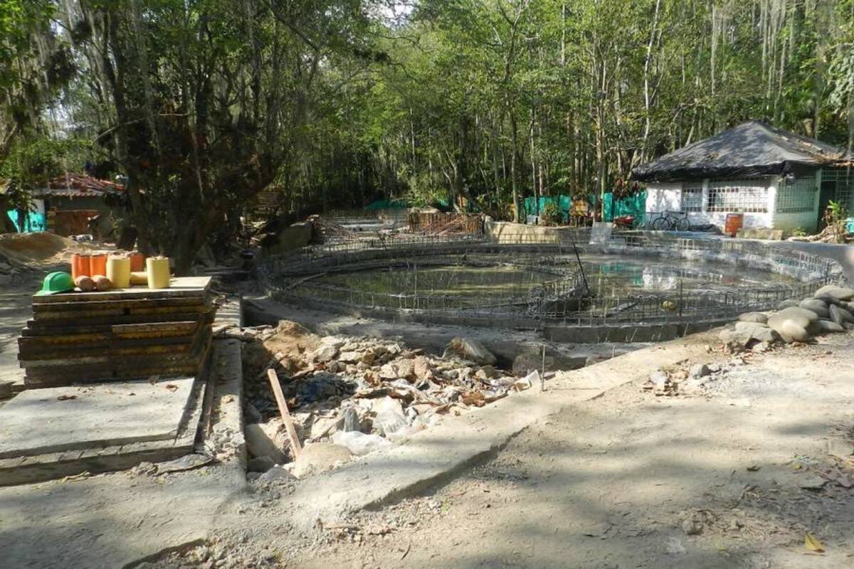 Las obras de construcción de piscinas para niños y adultos culminarán en el mes de marzo y se pondrán al servicio de los visitantes al parque natural el Gallineral, al igual que los senderos y las plazoletas. Luego vendrá la adecuación de las oficinas. Se gestionan recursos adicionales para continuar con la recuperación de este escenario turístico. (Foto: Nancy Acuña R / VANGUARDIA LIBERAL)
