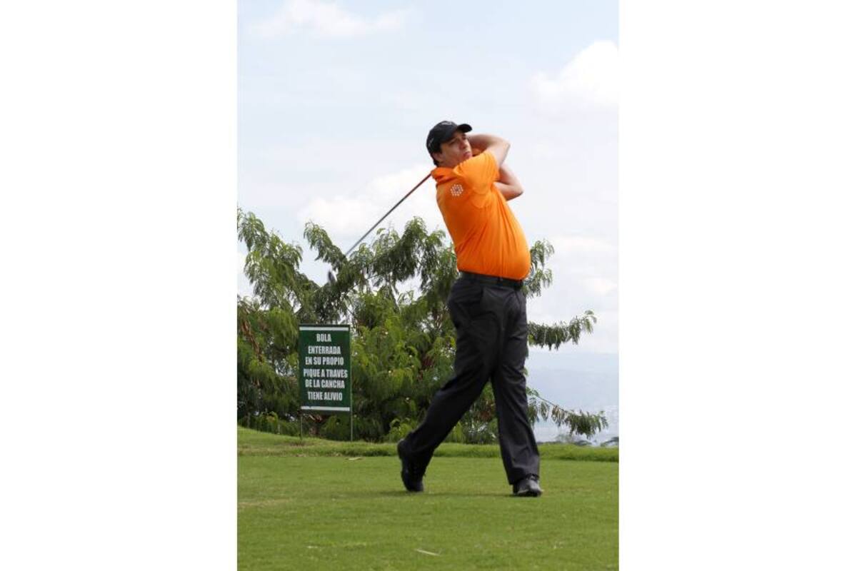 Cerca de 30 empresarios y representantes diplomáticos participaron de un juego de golf en el que pudieron estrechar relaciones. (Foto: Nelson Díaz/VANGUARDIA LIBERAL )