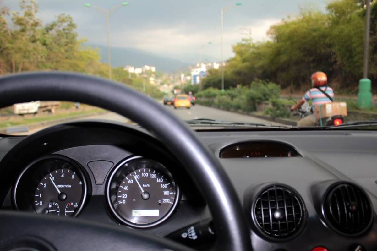 Para tranquilidad de los conductores particulares, y según lo dispuesto en el Código de Tránsito, la Alcaldía de Floridablanca ya aprobó que el tope de velocidad en la Autopista sea de 80 kms/h. Lo propio pasa en el Anillo Vial. (Foto: Foto: Javier Gutiérrez / VANGUARDIA LIBERAL)