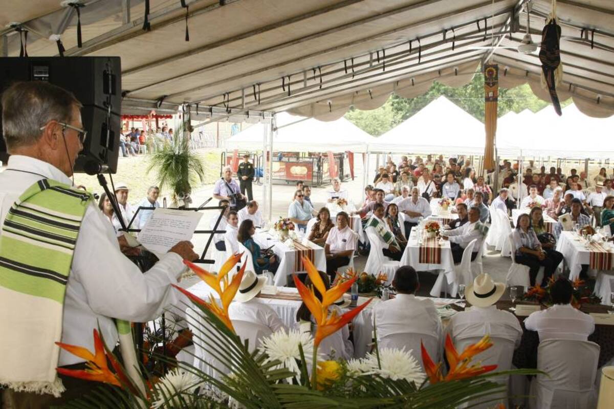 La cinta verde se cortó ayer con el fin de inaugurar la planta de sacrificio de bovinos más moderna del país: el frigorífico Río Frío S.A.S. (Foto: Cesar Flórez/VANGUARDIA LIBERAL)
