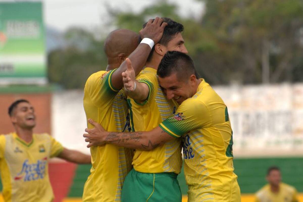 Atlético Bucaramanga venció ayer 1-0 a Unión Magdalena, con un solitario tanto del delantero argentino Emanuel De Porras, que llegó a tres anotaciones con la camiseta del equipo ‘leopardo’. (Foto: Jaime Del Río / VANGUARDIA LIBERAL)