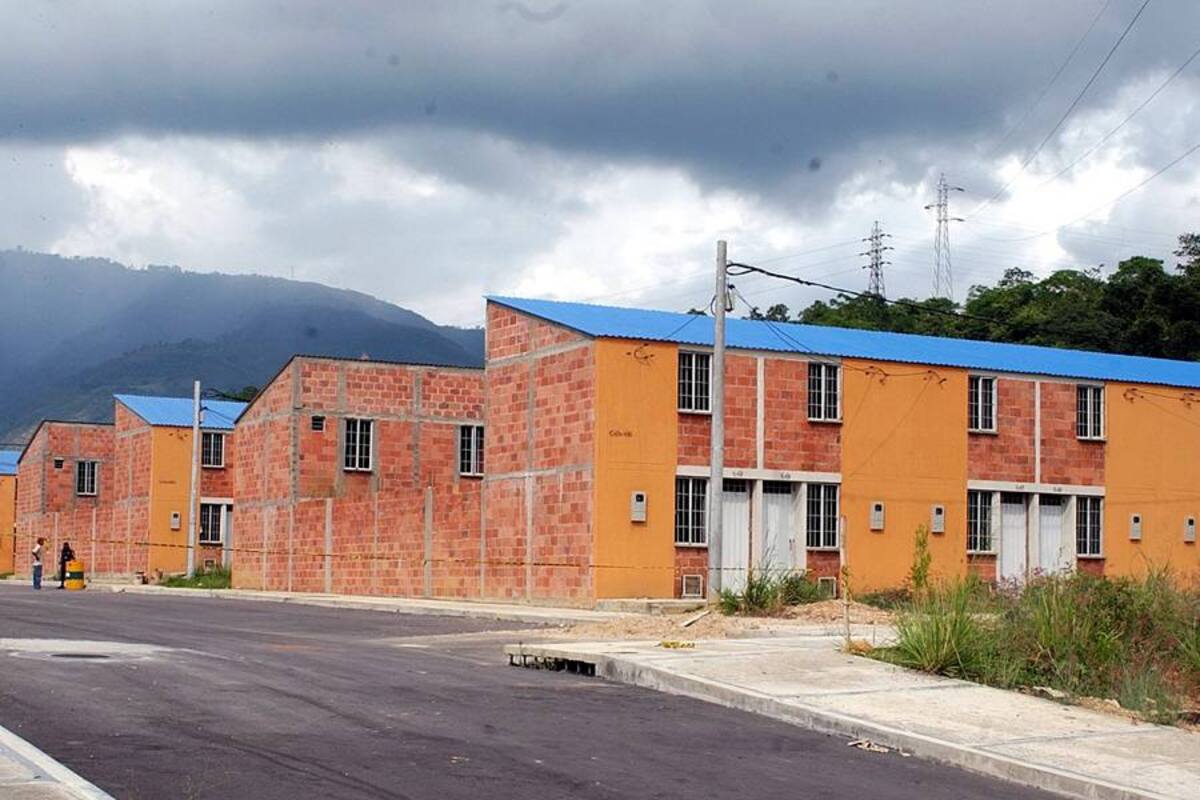 Residentes de la etapa siete de Villas de San Ignacio señalan que desde hace año y medio comenzaron a aparecer grietas en pisos y muros de las casas. Según denunciaron, ya 47 casas evidencian problemas de fisuras. (Foto: Archivo / VANGUARDIA LIBERAL)