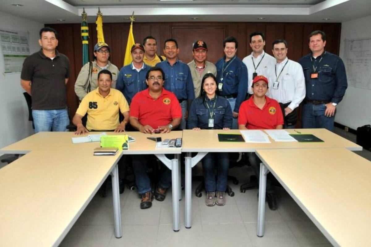 Ecopetrol y USO firmaron un acuerdo laboral definitivo que beneficia a trabajadores temporales de la refinería de Barrancabermeja. (Foto: Suministrada/VANGUARDIA LIBERAL)