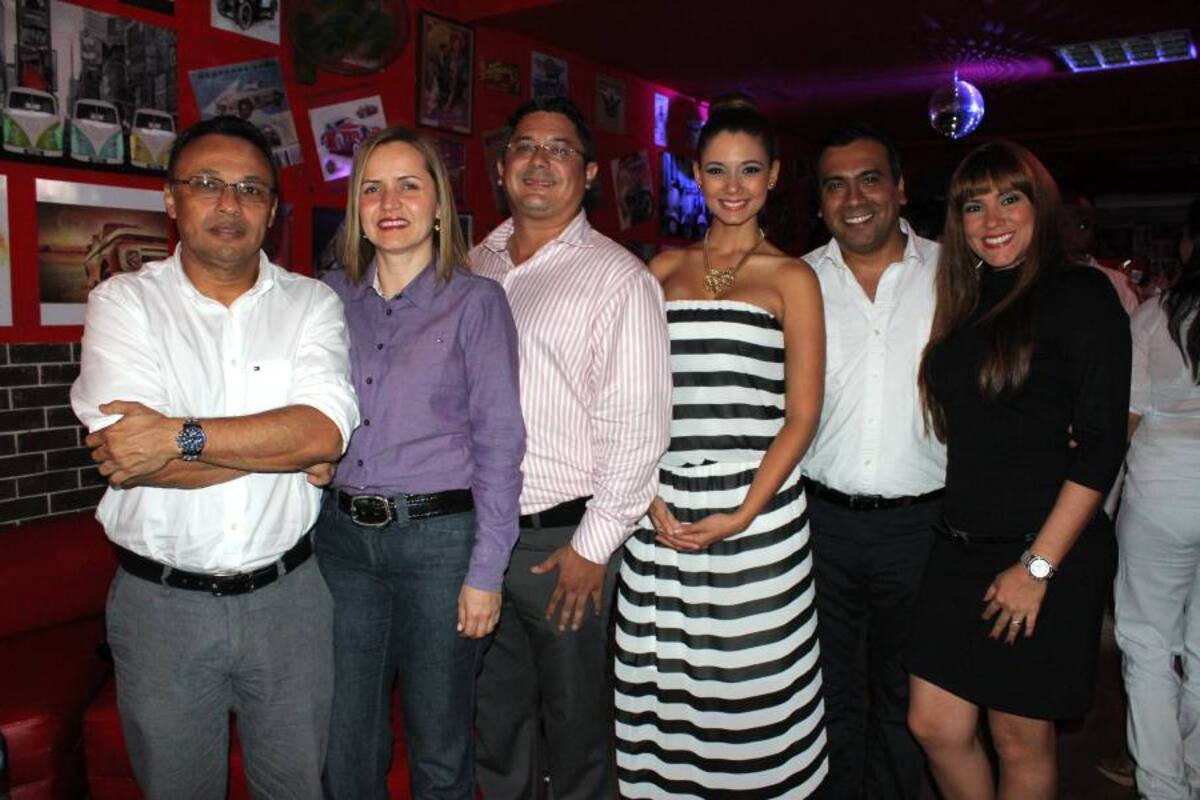 Eduardo Díaz, Eliana Martínez, Paul Alzate, director Yariguies.com, Melissa Martínez, Alfonso Eljach y Lida Cristhian. (Foto: Suministrada/ VANGUARDIA LIBERAL)
