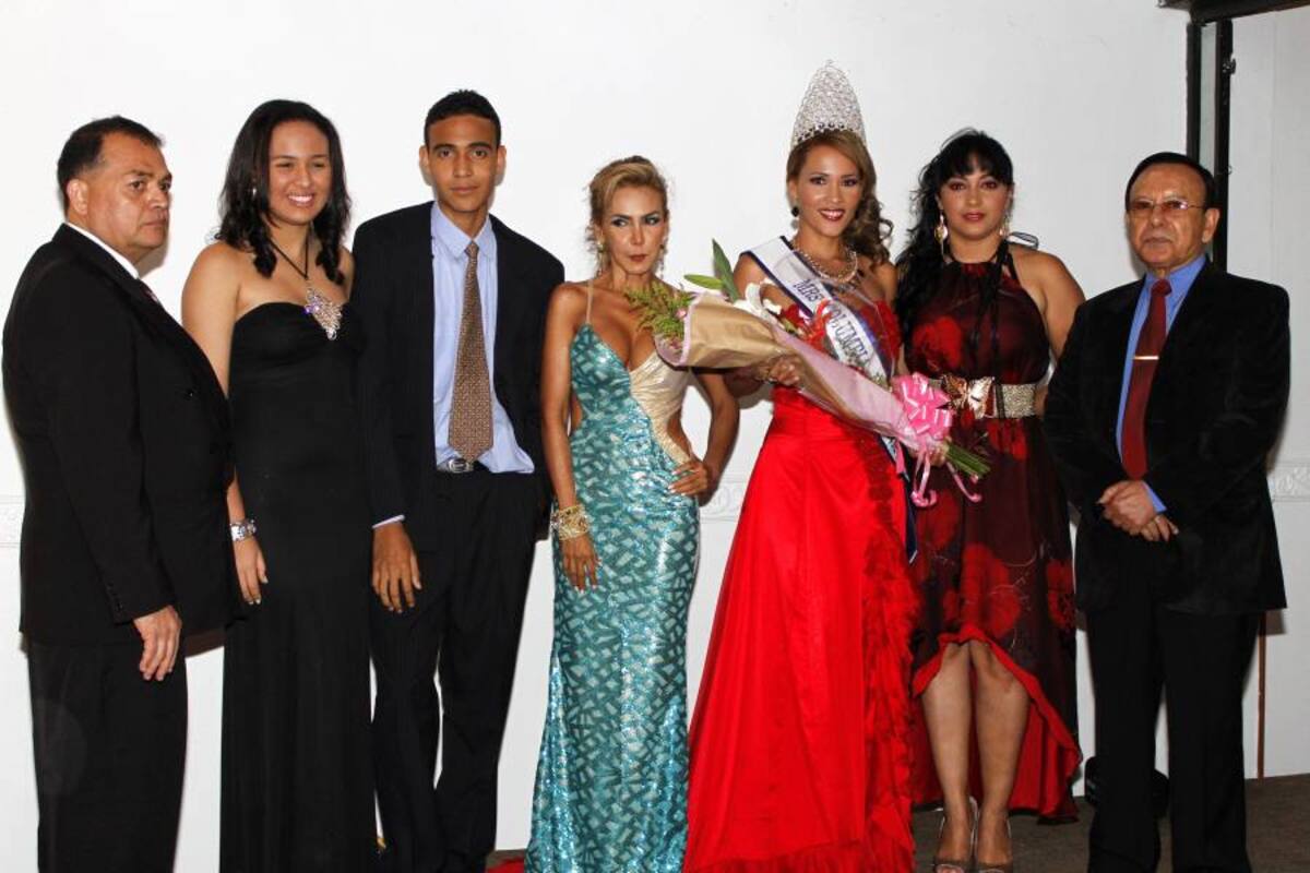 Juan de Dios Marín, Mayra Marín, Juan Felipe Marín, Esperanza Gómez, Nini Johana Estrada, Marshi Landazábal y Clímaco Otero. (Foto: Nelson Díaz/ VANGUARDIA LIBERAL)