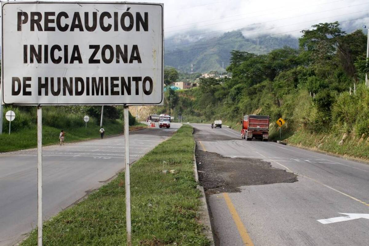 Los empresarios del Comité Industrial de Chimitá alertan sobre los sedimentos sobre el sector y mantenimiento que requiere la vía (Foto: Nelson Díaz/VANGUARDIA LIBERAL )