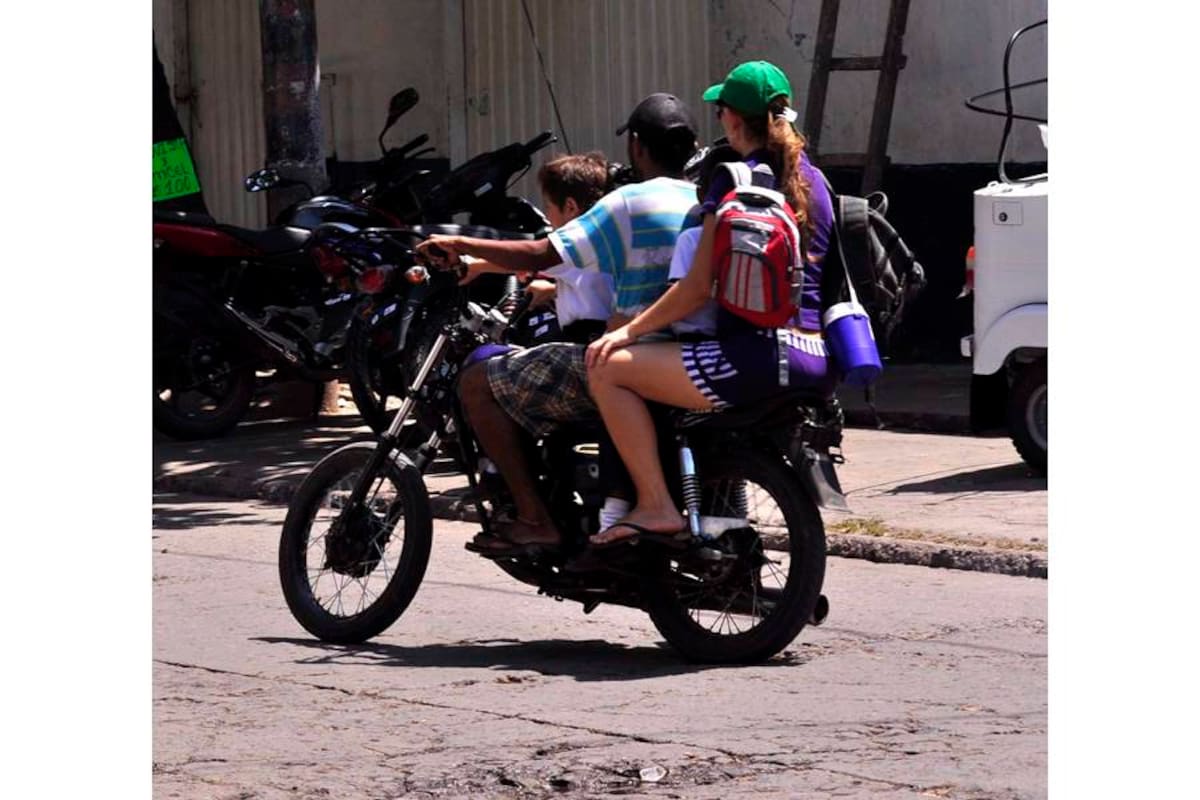 Estas imprudencias, de manera desafortunada, siguen a la orden del día en Bucaramanga y en el área metropolitana. (Foto: Foto: Jaime Del Río Quiroga / VANGUARDIA LIBERAL)