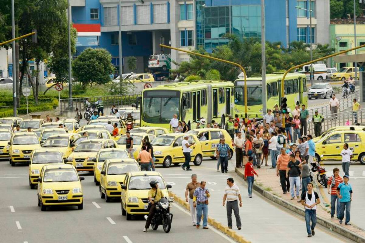 Se tiene previsto que salgan grupos de taxistas de Girón, Papi Quiero Piña, La Virgen y el Parque de Las Cigarras. El objetivo es que todos se encuentren en el Centro y terminen en la Alcaldía. (Foto: Archivo / VANGUARDIA LIBERAL)
