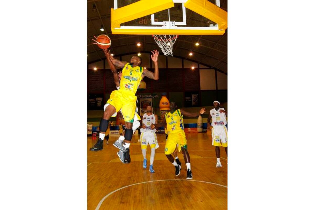Búkaros Freskaleche se quedó en las puertas del pentacampeonato al caer, 4-0, en la serie final de la Liga Directv de Baloncesto ante Bambuqueros de Neiva que, por su parte, festejó su primer título en el deporte de la pelota naranja. (Foto: Archivo / VANGUARDIA LIBERAL)
