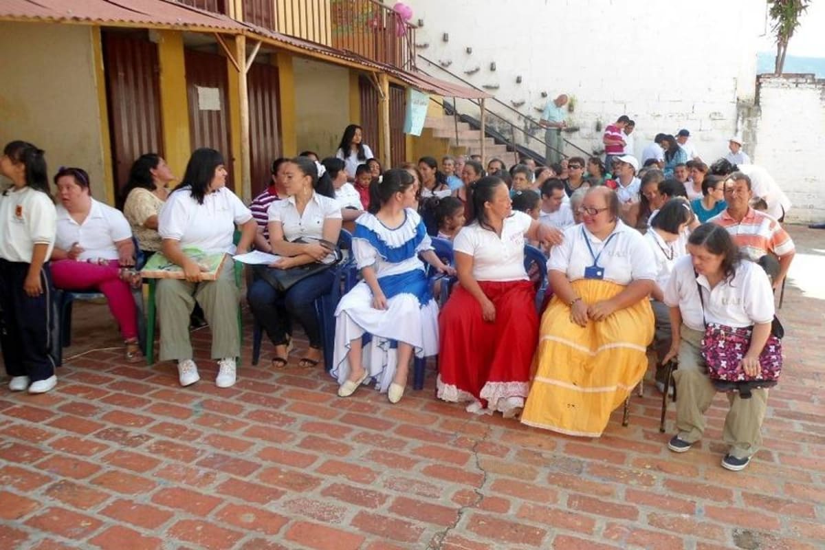 A la celebración del día de la familia en la UAI asistieron 80 personas entre menores y familiares, reunidos ayer jueves 13 de junio en las instalaciones de la Unidad ubicada en la carrera 10 N. 20 – 31 de San Gil. (Foto: Nancy Acuña R / VANGUARDIA LIBERAL)