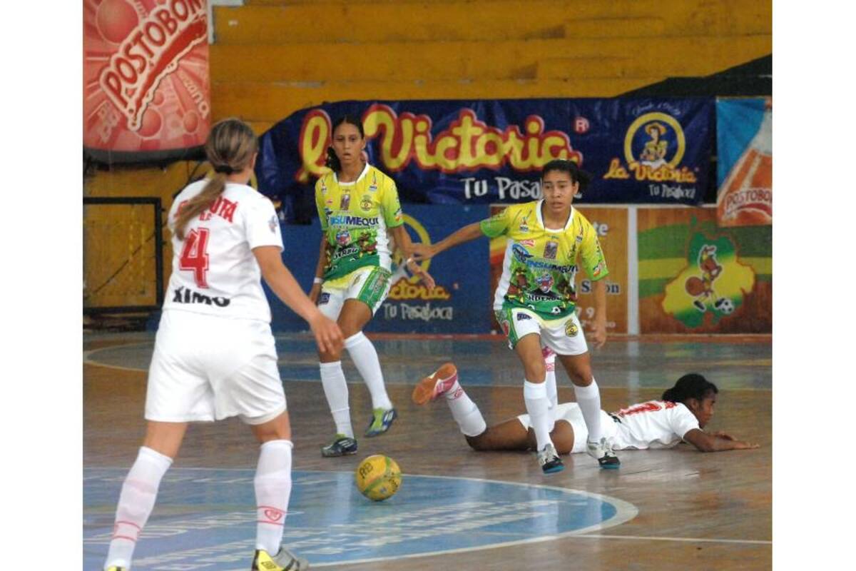 El quinteto de Real Bumanguesas disputará hoy su cuarto partido en la Copa Postobón Profesional de Microfútbol femenina, recibiendo en el ‘Edmundo Luna’ a su similar de Piratas, que marcha quinto en la tabla, a dos puntos de las santandereanas. (Foto: Jaime del Río / VANGUARDIA LIBERAL)