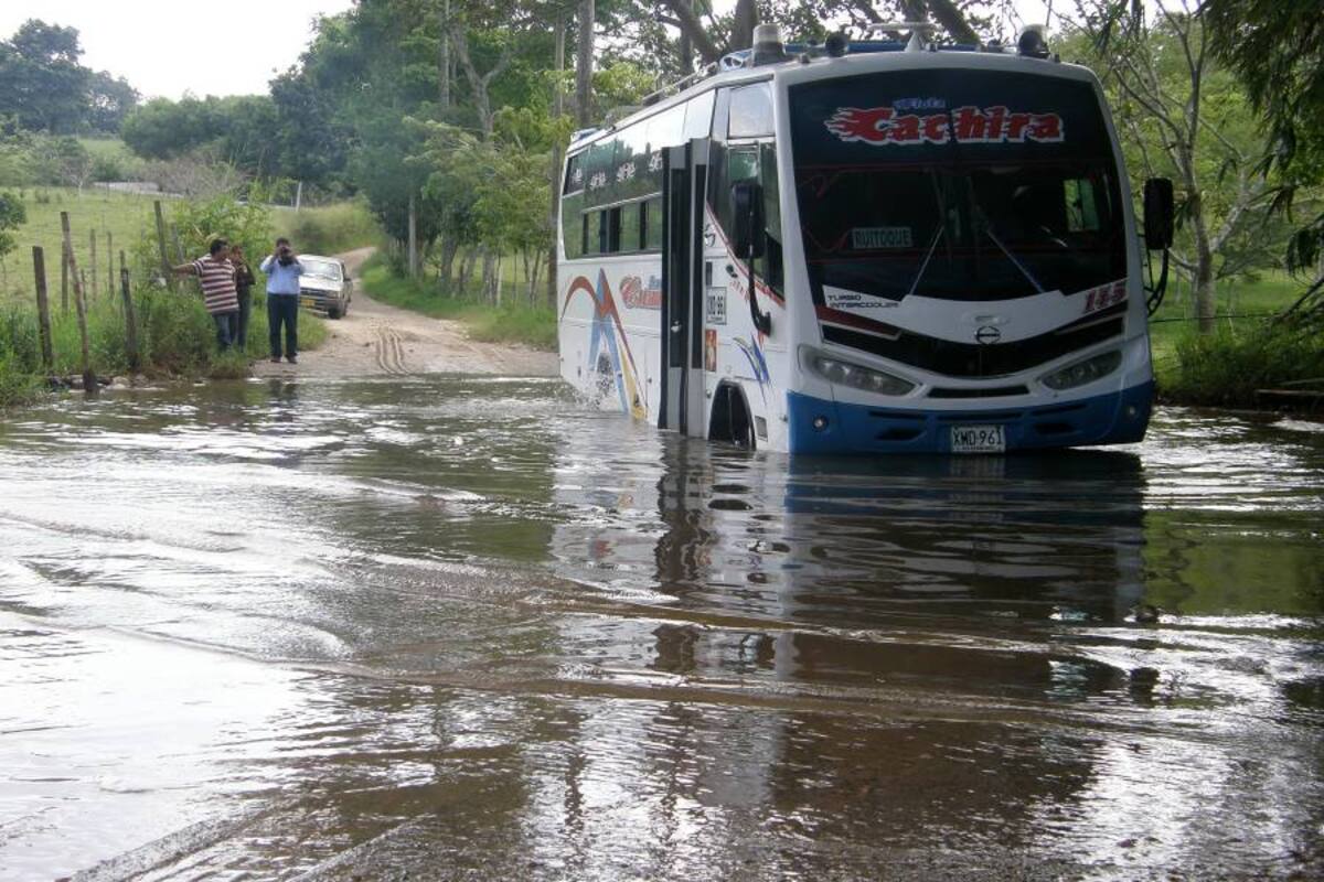 La comunidad de la vereda La Colina, en Ruitoque, sector Piedecuesta se mostró preocupada por los demorados trabajos para la terminación del Anillo Vial de Ruitoque, en este sector de la quebrada La Milonga. (Foto: Archivo / VANGUARDIA LIBERAL )