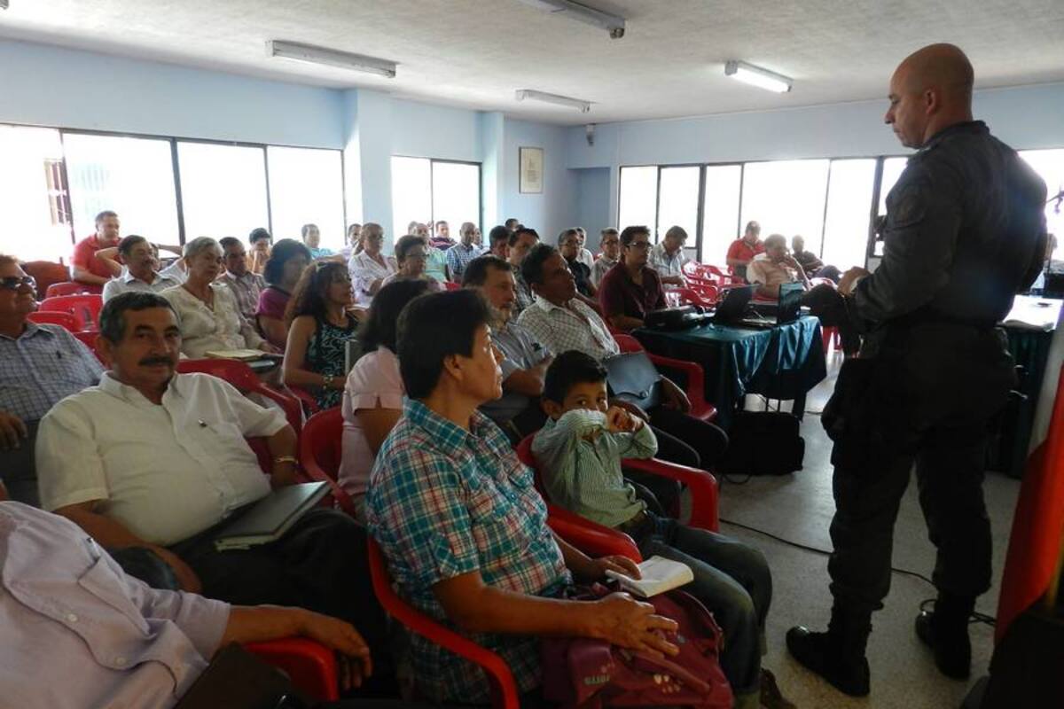 En el Centro Cultural se llevó a cabo ayer la jornada de capacitación de los dignatarios comunales en acciones preventivas contra la delincuencia (Foto: Edgar Omar Bustos A.VANGUARDIA LIBERAL )