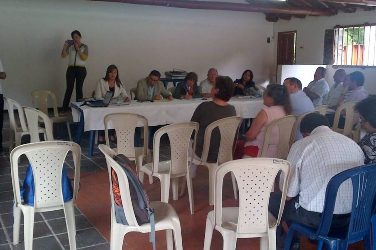 Con la presencia de varios actores relacionados con el programa de alimentación escolar se cumplió una reunión en donde se fijaron compromisos. (Foto: Suministrada/VANGUARDIA LIBERAL)