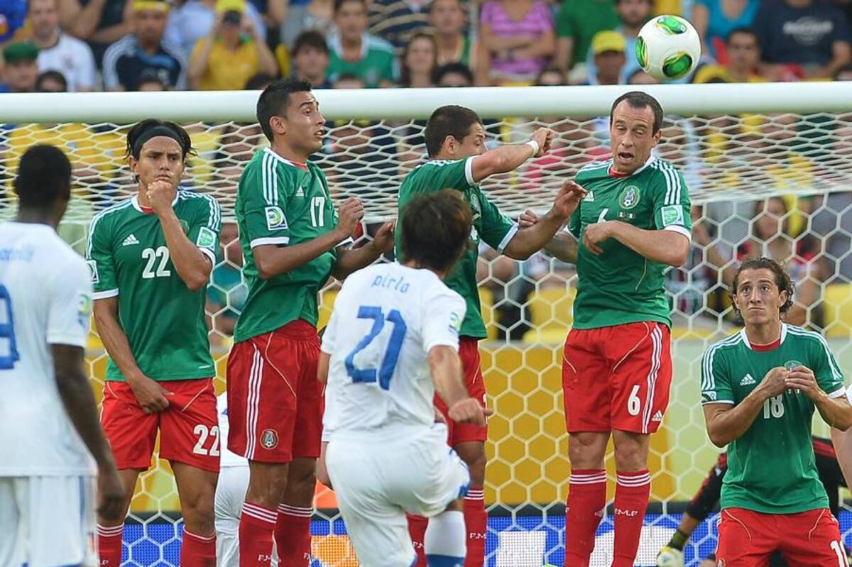 Con un espectacular gol de tiro libre, el veterano mediocampista italiano Andrea Pirlo entró en la galería del mítico estadio Maracaná al conducir a ‘La Nazionale’ ayer en la victoria 2-1 sobre México por la Copa Fifa Confederaciones 2013. (Foto: AFP / VANGUARDIA LIBERAL)