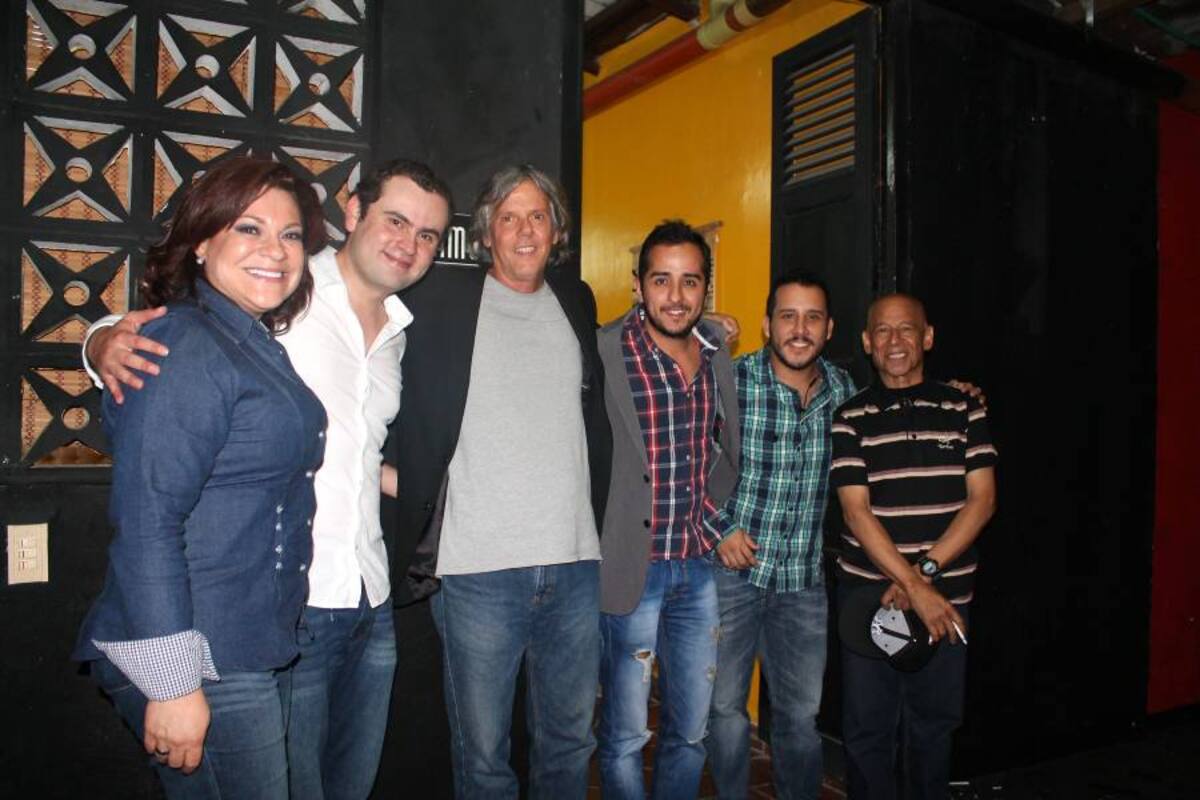 Sandra Barrera, gerente ejecutiva del Teatro Corfescu; Ricardo Quevedo, Alejandro García ‘Virulo’, Germán Castellanos, Henry Delgado y Rolando Valdes. (Foto: Suministrada/ VANGUARDIA LIBERAL)