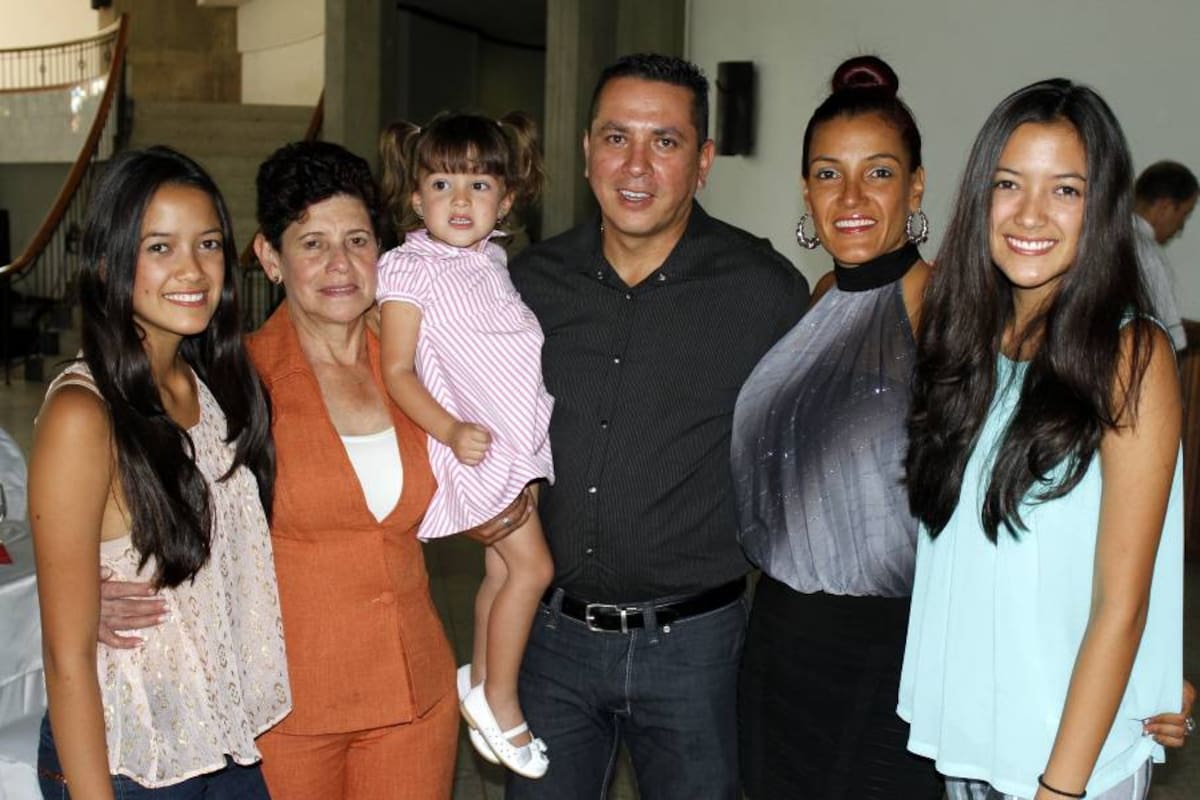 Paula Andrea Lizarazo, Teresa Muñoz, Isabela Lizarazo, Sergio Lizarazo, Sandra Sanabria y María Paula Lizarazo. (Foto: Nelson Díaz/ VANGUARDIA LIBERAL)