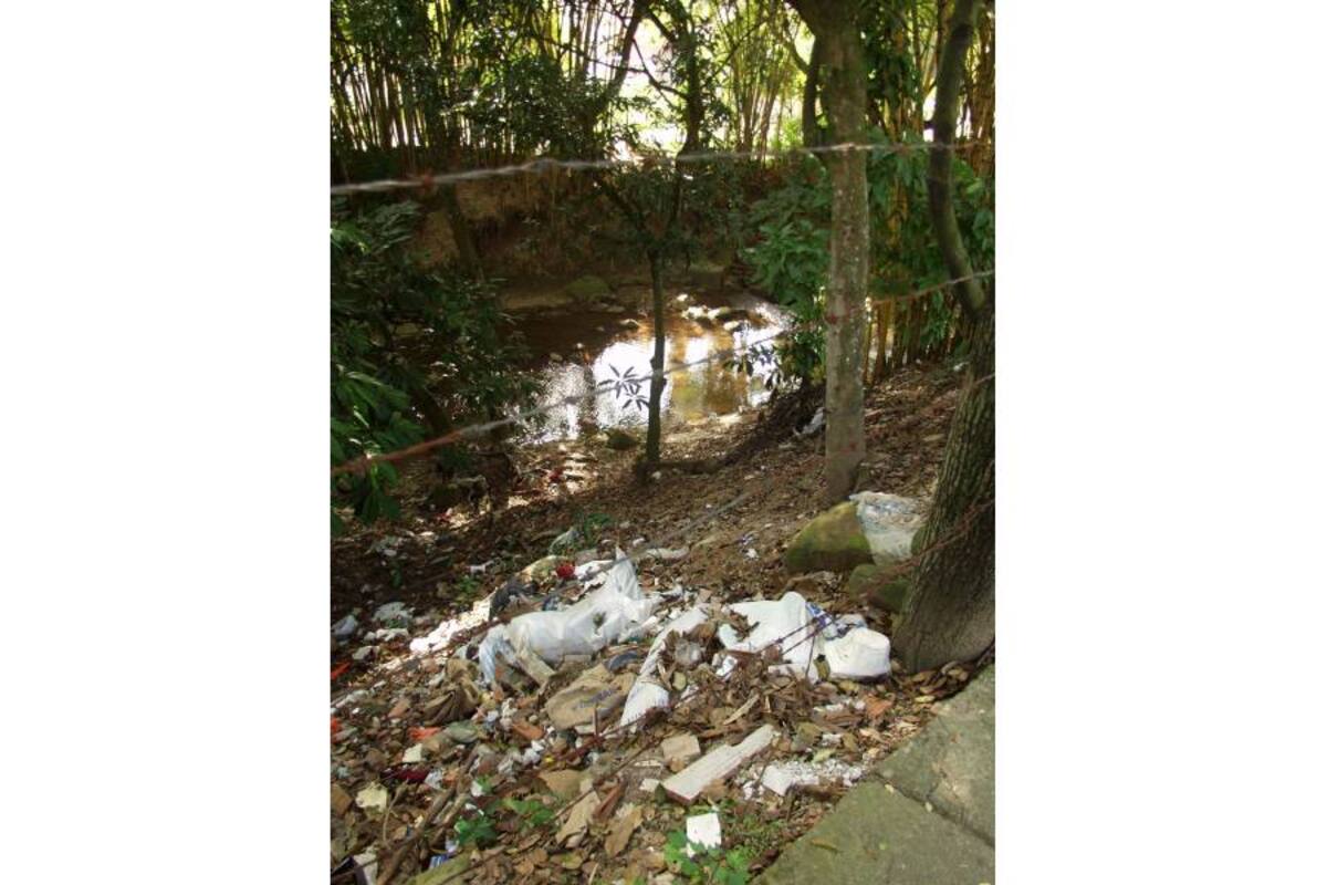La comunidad denuncia que en el lugar algunas personas sin cultura ciudadana están arrojando basura y desperdicios, provocando la afectación de la zona verde y la quebrada de la zona. (Foto: Archivo / VANGUARDIA LIBERAL)