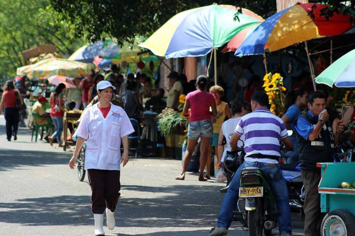 Se prevé que el municipio de Girón adopte medidas especiales para resolver el problema de invasión de espacio público, así como surtió efecto en otros municipios del área metropolitana. (Foto: Archivo/VANGUARDIA LIBERAL)