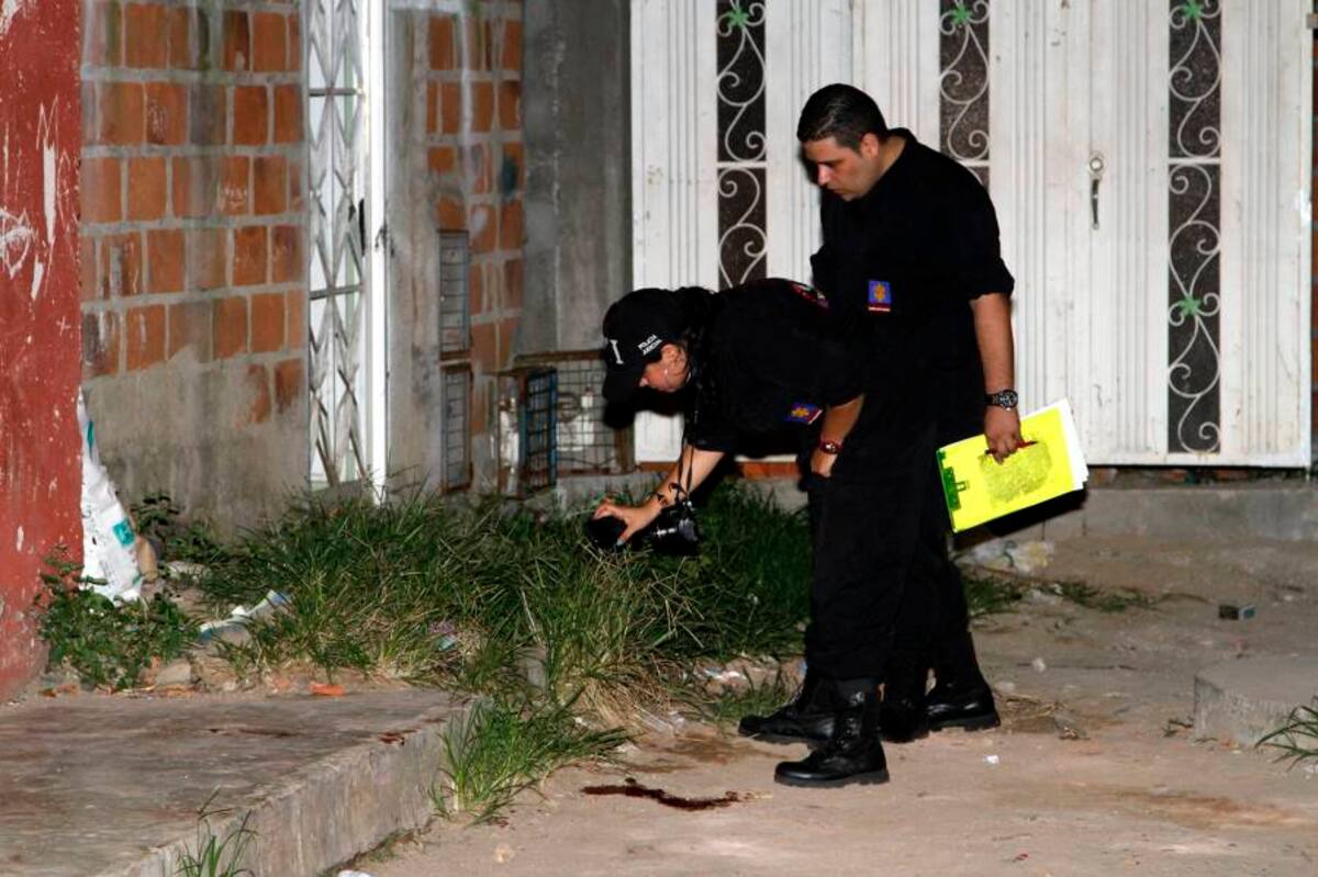 José del Carmen Alfonso, quien no tenía nada qué ver en los hechos, estaba sentado es esta esquina y recibió un disparo en la cabeza por parte del agresor. (Foto: Marco Valencia/VANGUARDIA LIBERAL )