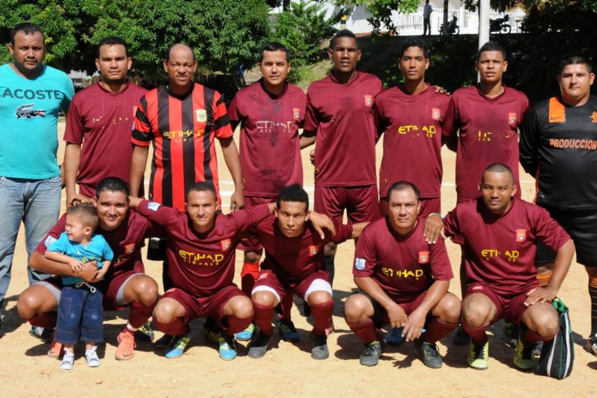 En la final del Torneo de Minifútbol Interempresas de los Transportadores Real Sociedad derrotó 2 – 0 a Real Amistad. (Foto: Emmanuel Pérez Ortegón/VANGUARDIA LIBERAL)