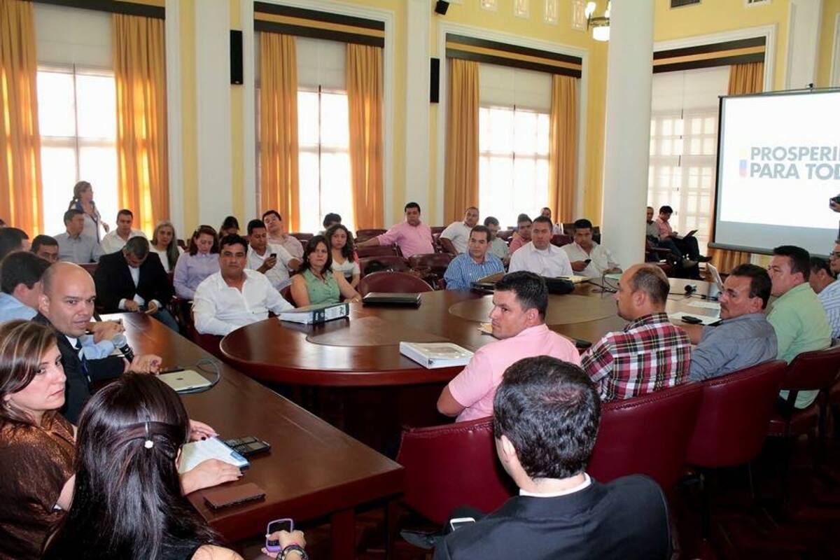 Aspecto de la reunión que se realizó en el auditorio Augusto Espinosa Valderrama de la Gobernación, donde se priorizaron recursos para proyectos en varios municipios de Santander. (Foto: Suministrada/VANGUARDIA LIBERAL)