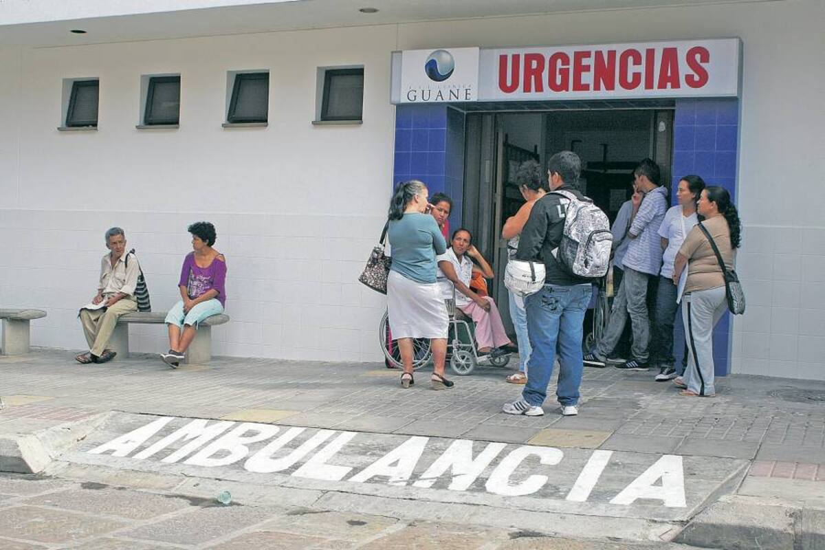Dentro de la denuncia del veedor Carlos Sánchez, también se enfatiza en la falta de calidad del servicio para los que esperan en las sillas de la sala de Urgencias de la Clínica Guane. (Foto: Archivo / VANGUARDIA LIBERAL)
