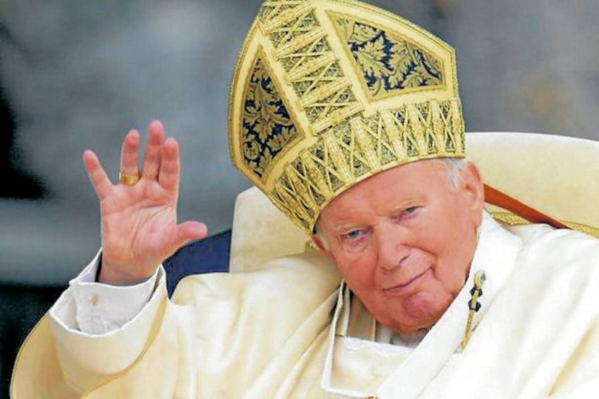 El milagro que le permitió subir a los altares se relaciona con Marie Simon-Pierre, una monja francesa a la que en 2001 le fue diagnosticado Parkinson. La religiosa afirma que se curó de esa enfermedad después de rezar a Juan Pablo II. (Foto: AFP / VANGUARDIA LIBERAL)