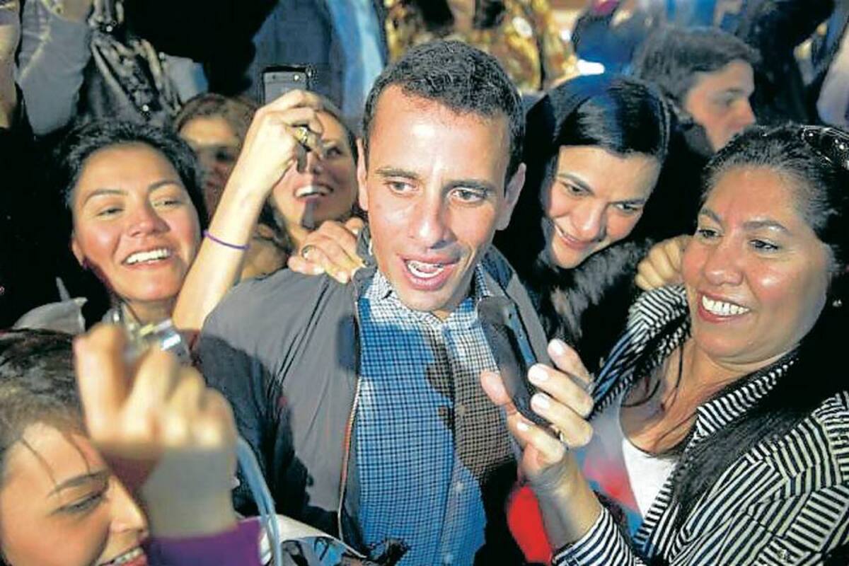 Capriles evitó precisar si durante su gira se reunirá con mandata-rios o no. “A diferencia de Maduro, yo no ando buscando fotos para mostrar. Nosotros estamos llevando la voz de la verdad”, dijo. (Foto: AFP / VANGUARDIA LIBERAL)