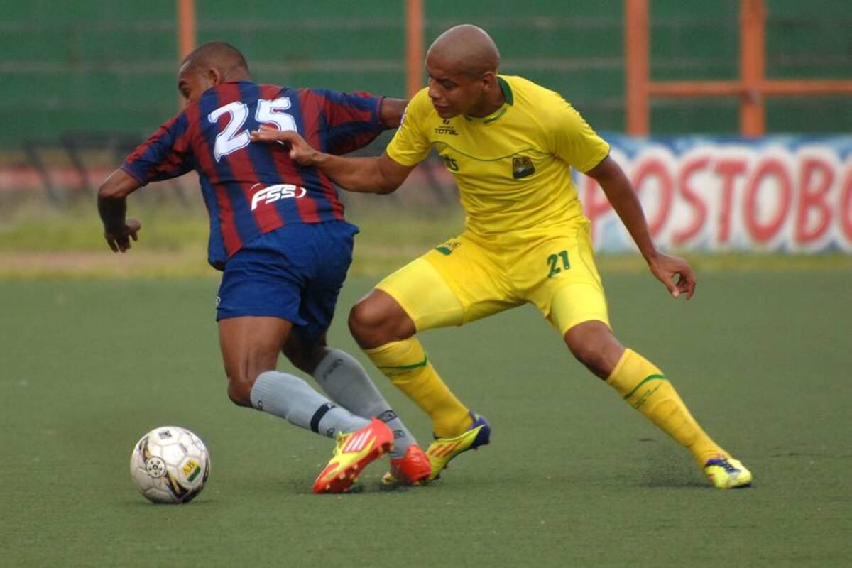 Juan Guillermo Baena, volante de buen pie y quien el año pasado estuvo con el Atlético, es el primer refuerzo del club búcaro. (Foto: Archivo / VANGUARDIA LIBERAL)