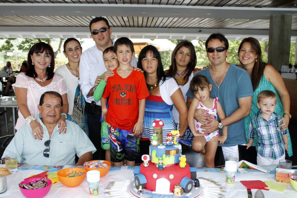 Luis Augusto León, Samuel Forero, Joseph Augusto Parks, Erika León, Mariana León, Juan Diego León, Elvira de León, Mayra Jaimes, Faunier Forero, Elvira Isabel León, Augusto Enrique León y Sandra Barragán. (Foto: Nelson Díaz / VANGUARDIA LIBERAL)