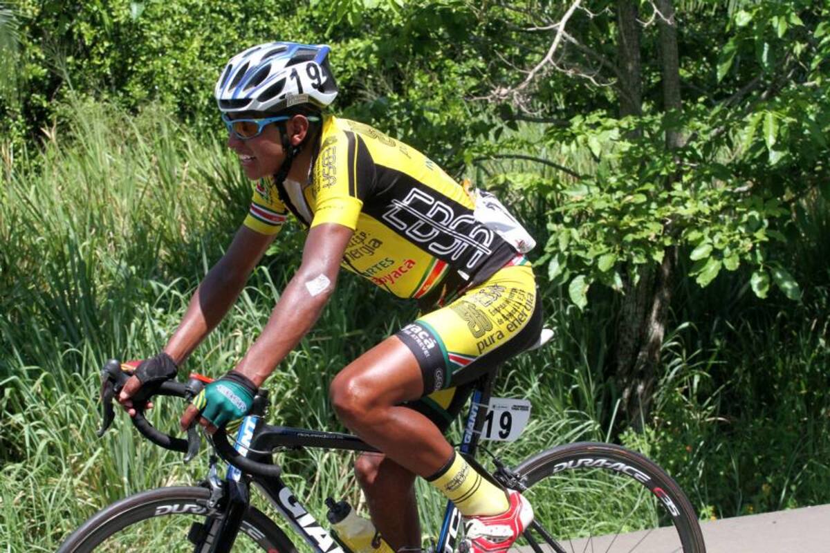 El boyacense Luis Largo (Indeportes Boyacá-EBSA) alcanzó ayer el liderato de la Vuelta a Colombia. (Foto: Colprensa / VANGUARDIA LIBERAL)