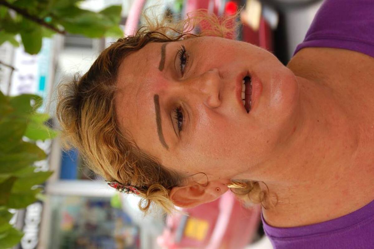 Comerciantes tanto formales como informales extienden mercancía sobre las aceras de la calle 49, ante la pasividad de las autoridades que poco han hecho en los últimos meses por devolverle el espacio a los barranqueños. (Foto: Edgar Pernet/VANGUARDIA LIBERAL)