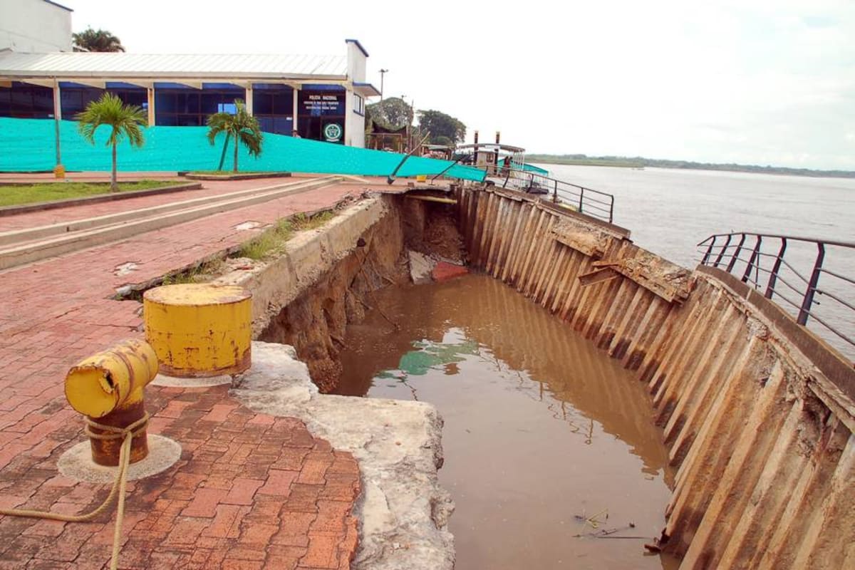 La imagen actual de la Terminal Fluvial Yuma impresiona a propios y extraños. Poco a poco la erosión por el colapso de la tablaestaca hace que el suelo del lugar caiga a pedazos. (Foto: Edgar Pernett/VANGUARDIA LIBERAL)