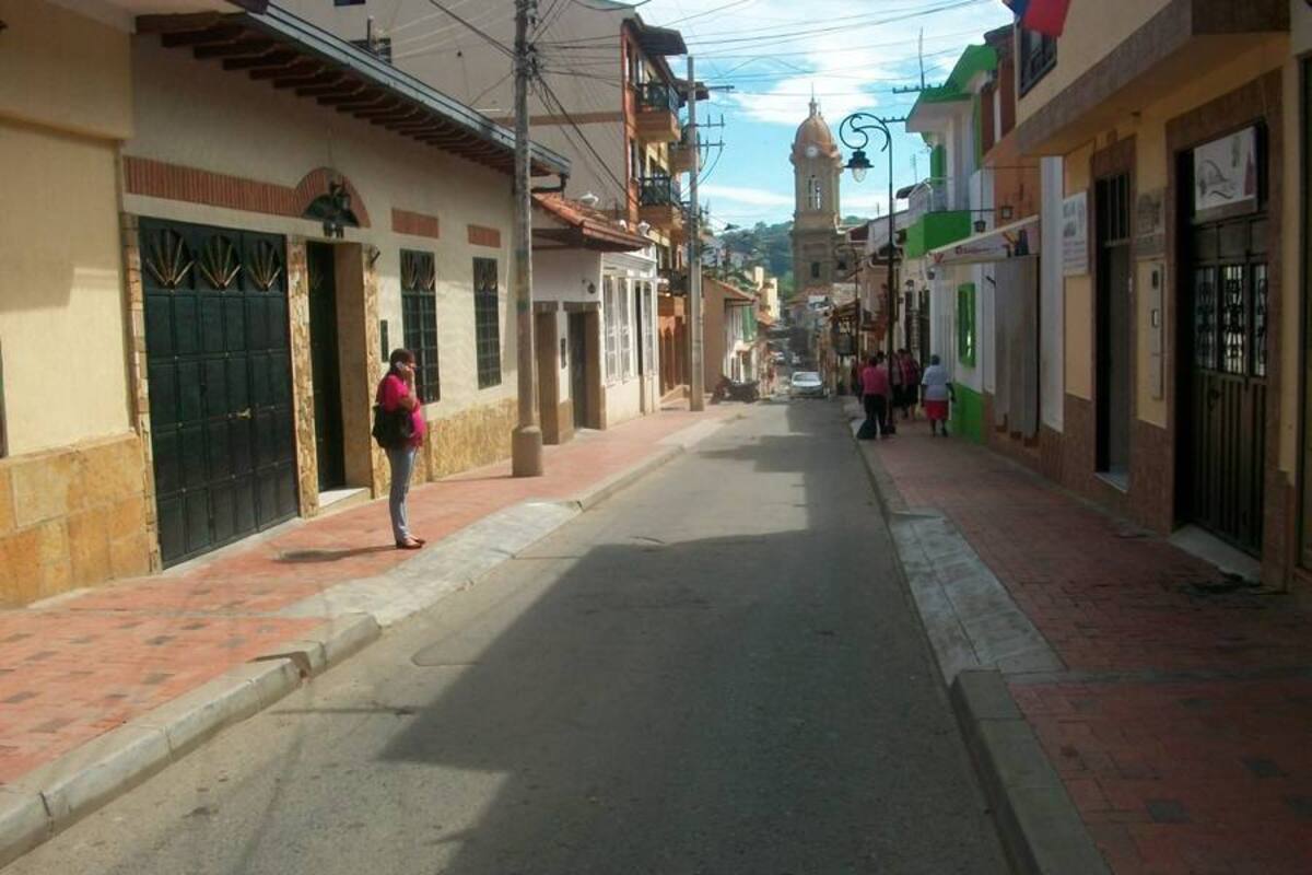 La carrera catorce que comunica al parque de la Chiquinquirá con el de la Independencia, será sometida a una recuperación total, anunció el alcalde del Socorro, Humberto Corzo Galvis. (Foto: Suministrada/VANGUARDIA LIBERAL)