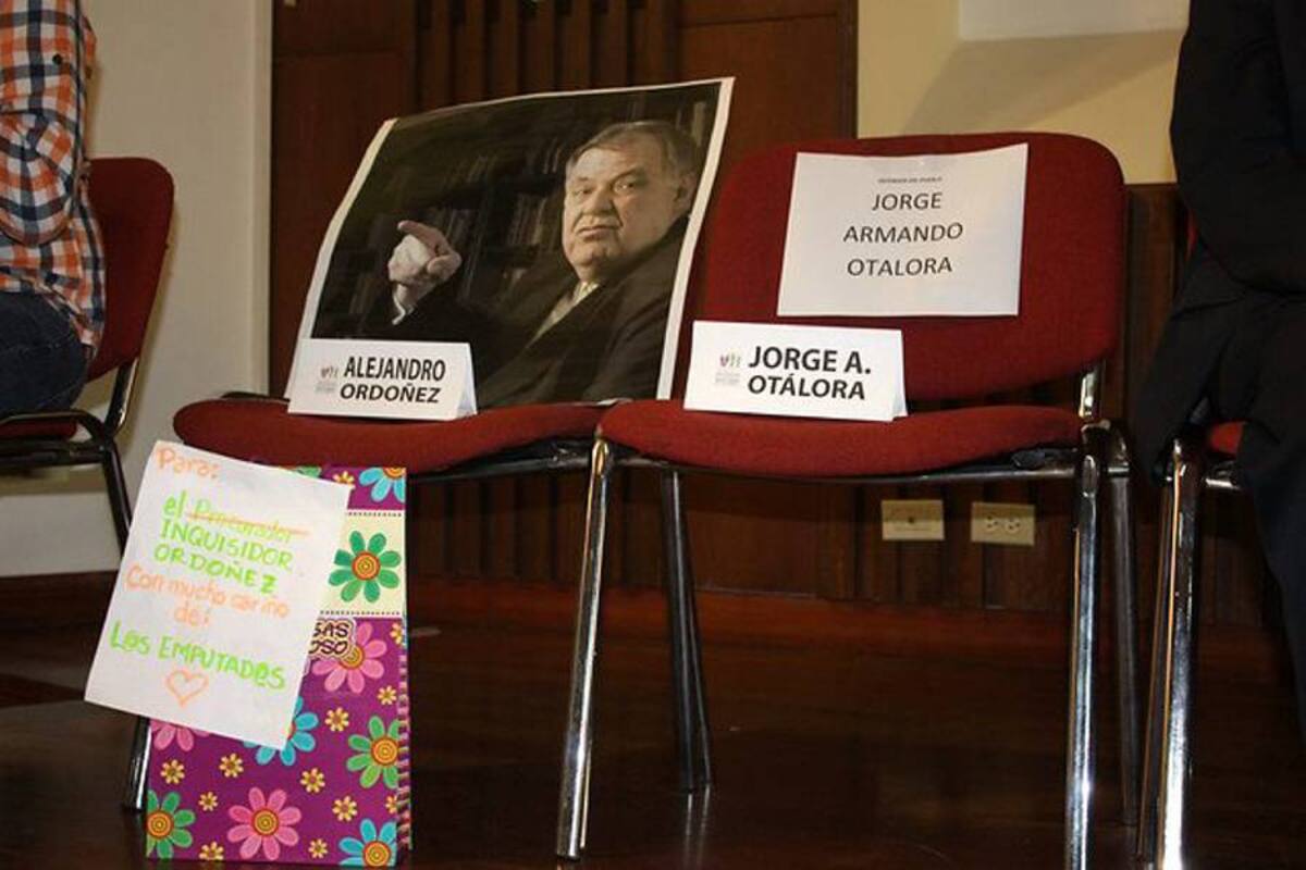 Durante la audiencia pública, las sillas del Procurador y del Defensor del Pueblo permanecieron vacías. (Foto: Colprensa/VANGUARDIA LIBERAL)