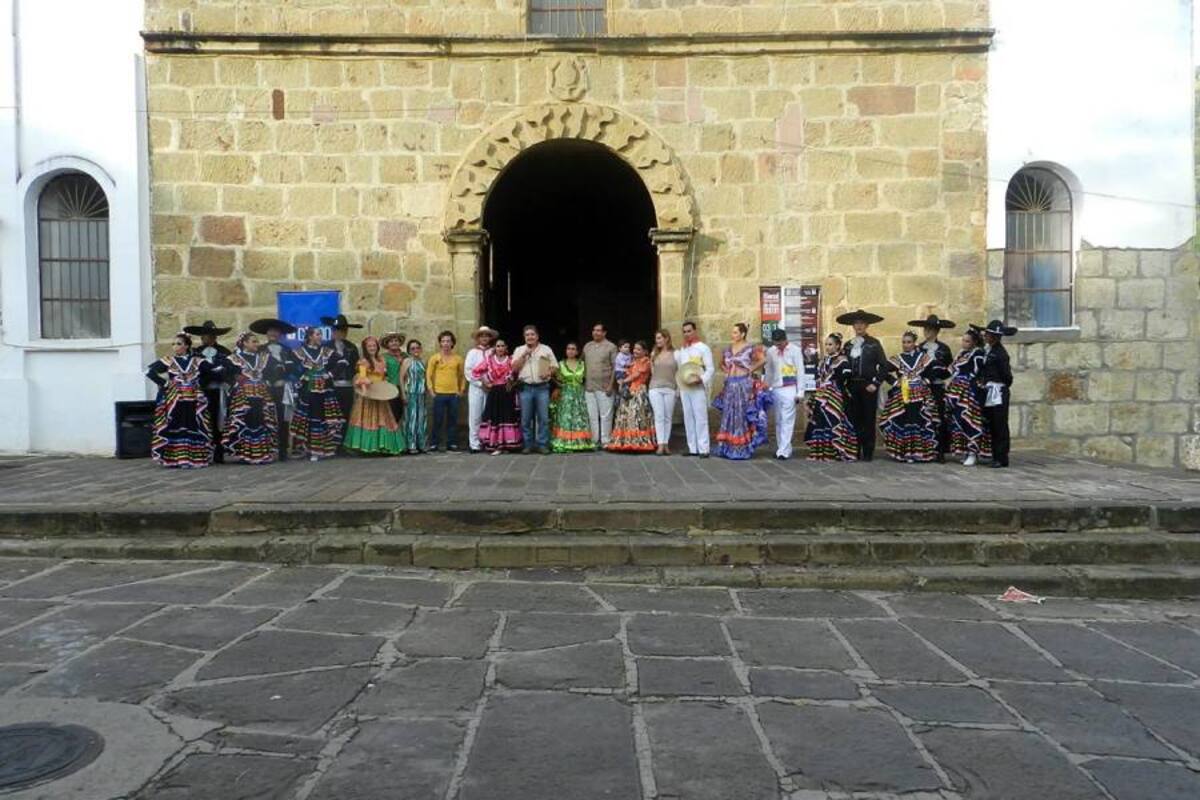 La presentación tuvo como escenario el atrio de la iglesia de Pinchote, el pasado sábado 3 de agosto en horas de la tarde. (Foto: Nancy Acuña R. /VANGUARDIA LIBERAL)