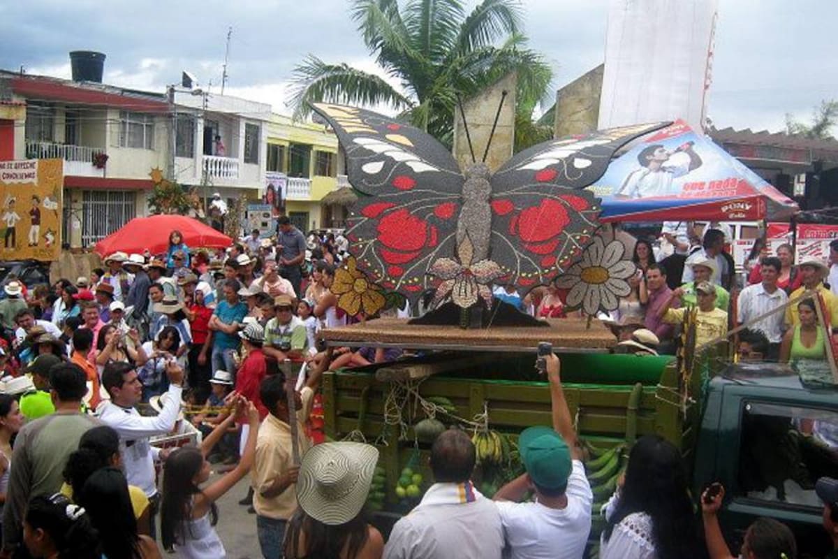 Estudiantes de dos centros educativos participarán en el desfile de carrozas elaboradas con productos de la región en honor a San Isidro Labrador, patrono de Guavatá. (Foto: Suministrada /VANGUARDIA LIBERAL )