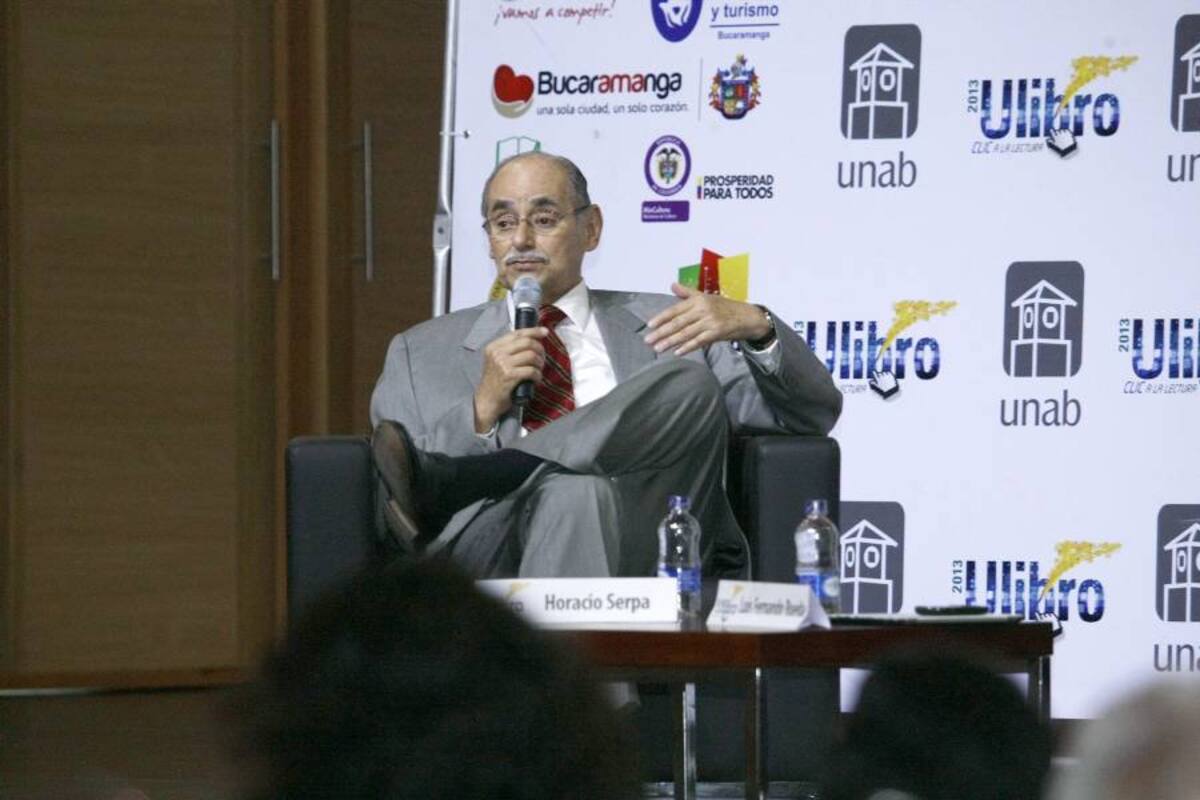 El exgobernador, Horacio Serpa Uribe, gran amigo de Alfonso Gómez Gómez, fue el encargado de hacerle una semblanza al desparecido dirigente liberal. (Foto: Fotografía: César Flórez / VANGUARDIA LIBERAL)